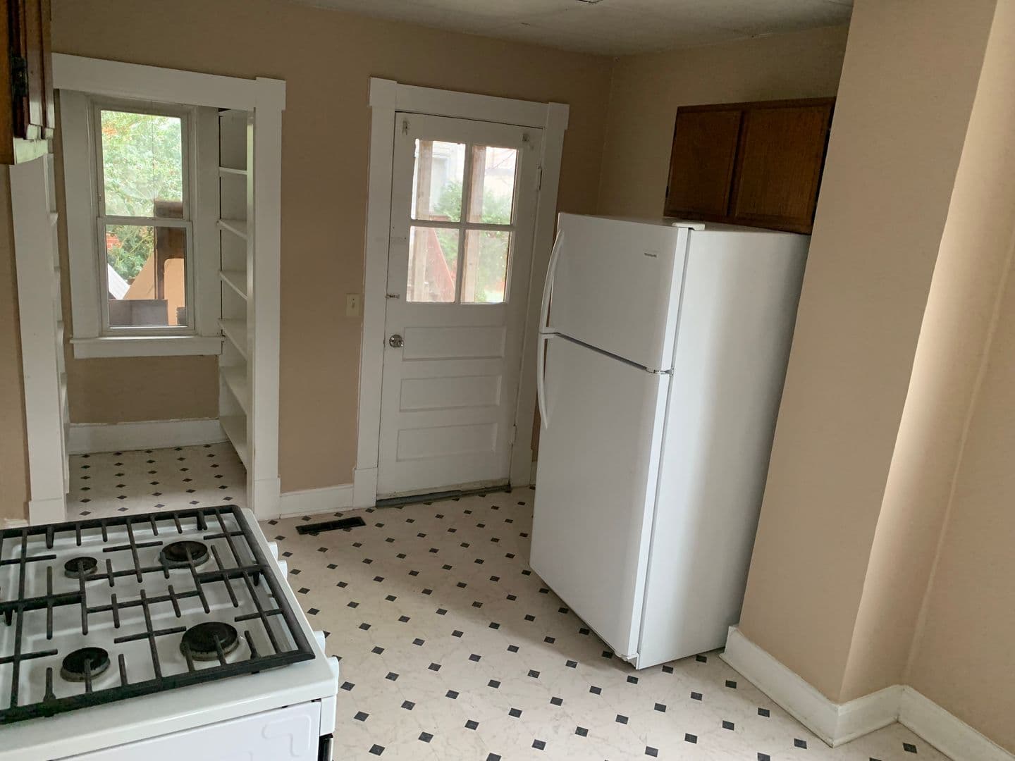 Parkersburg Apartment: 1625 Latrobe St