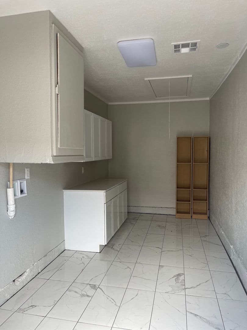 Yukon House: 1805 Janeen St.