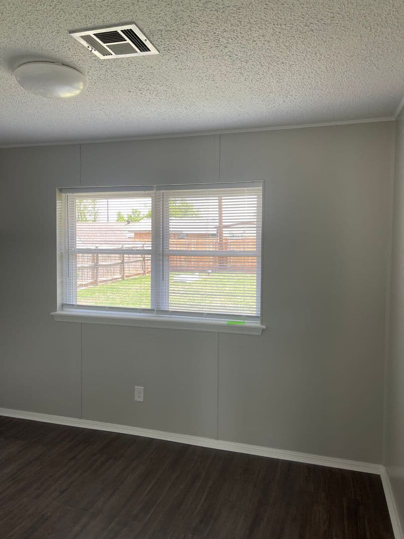 Yukon House: 1805 Janeen St.