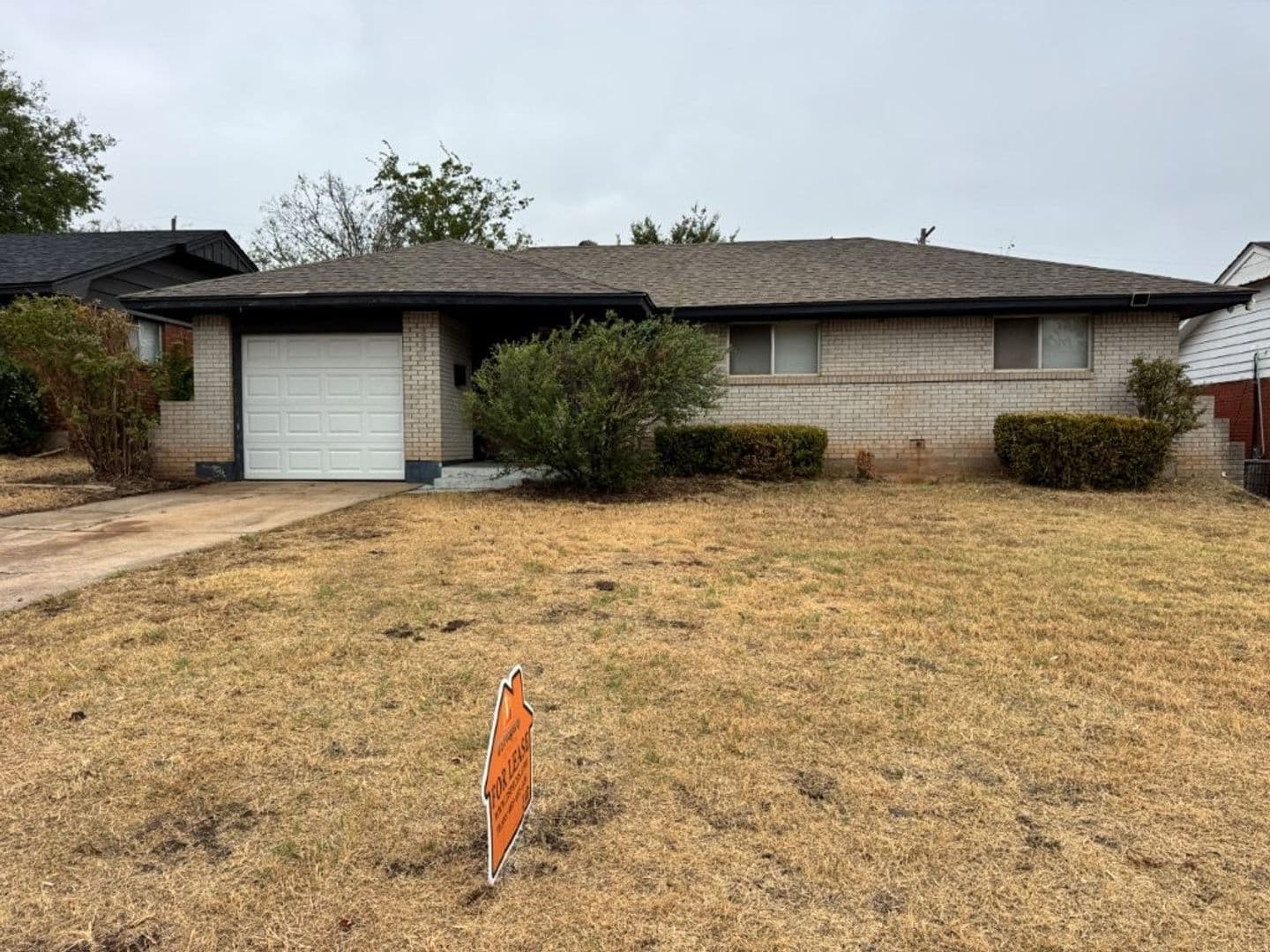 Moore House: 709 SW 4th Pl