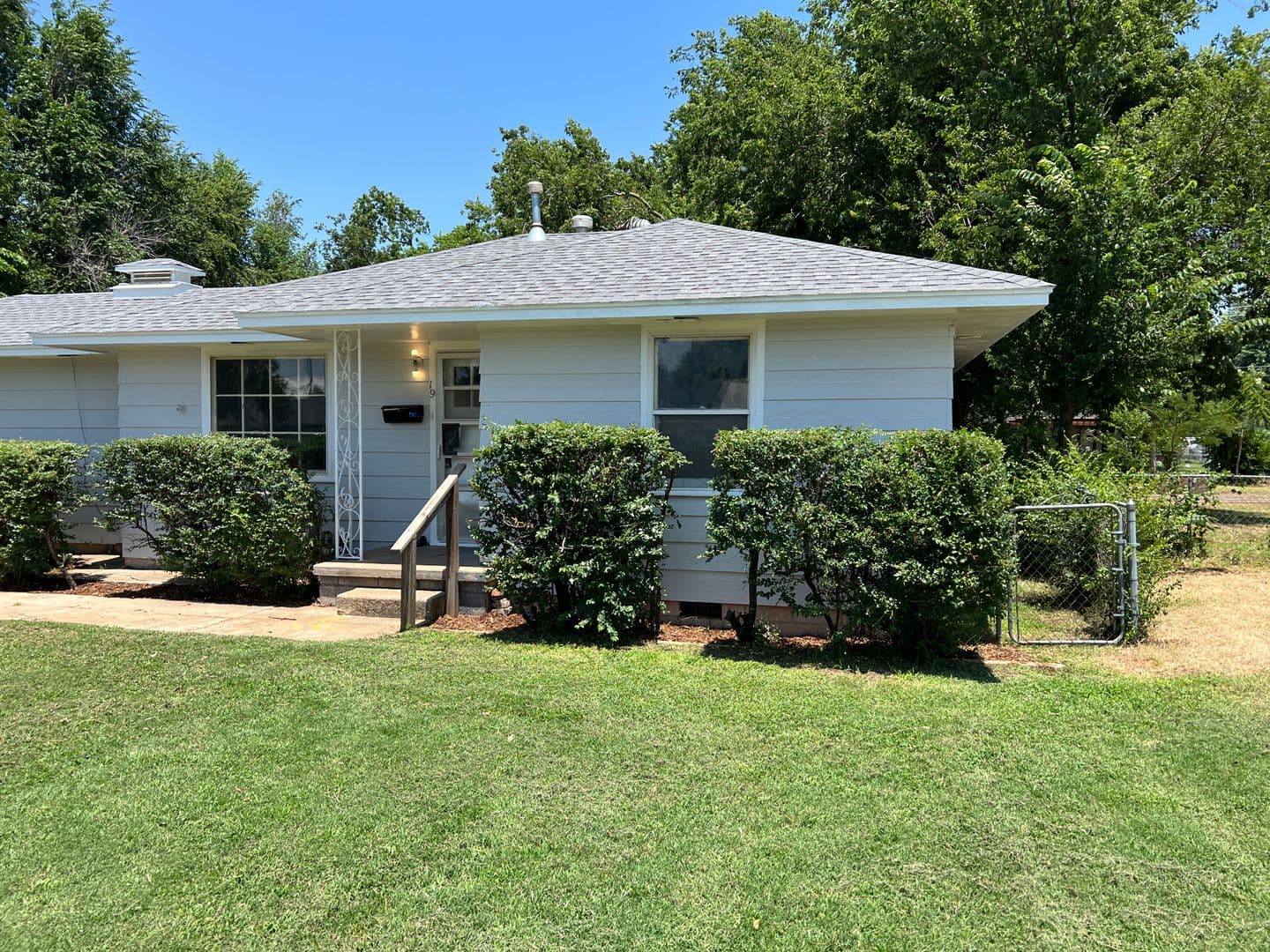 Yukon House: 19 Birch Ave