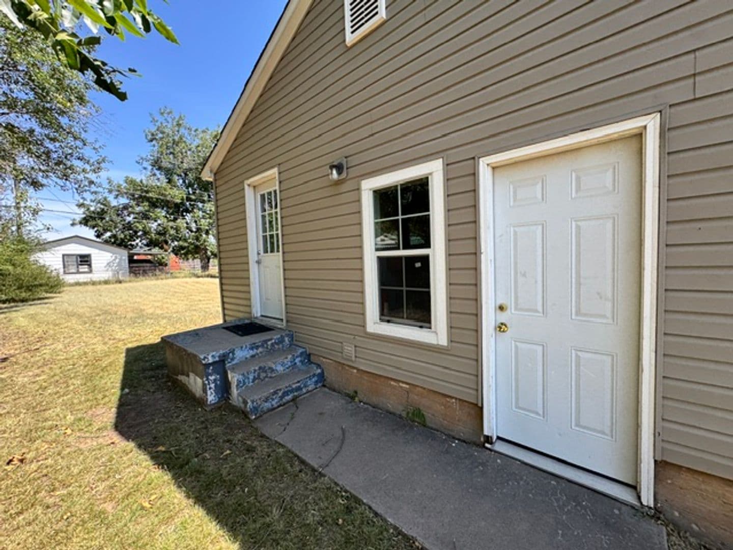 Norman House: 209 W Dale St
