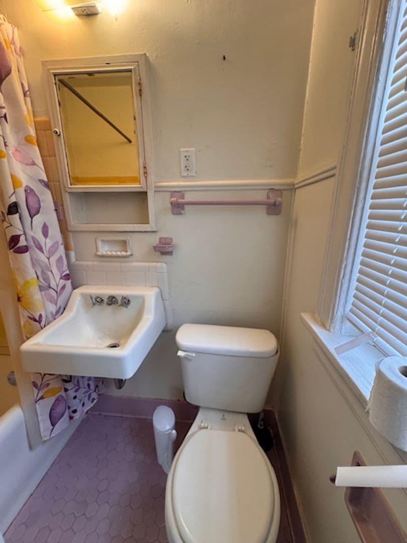 Oklahoma City Apartment: 2512 N. Robinson