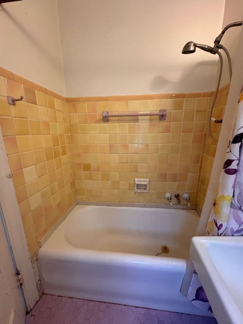 Oklahoma City Apartment: 2512 N. Robinson