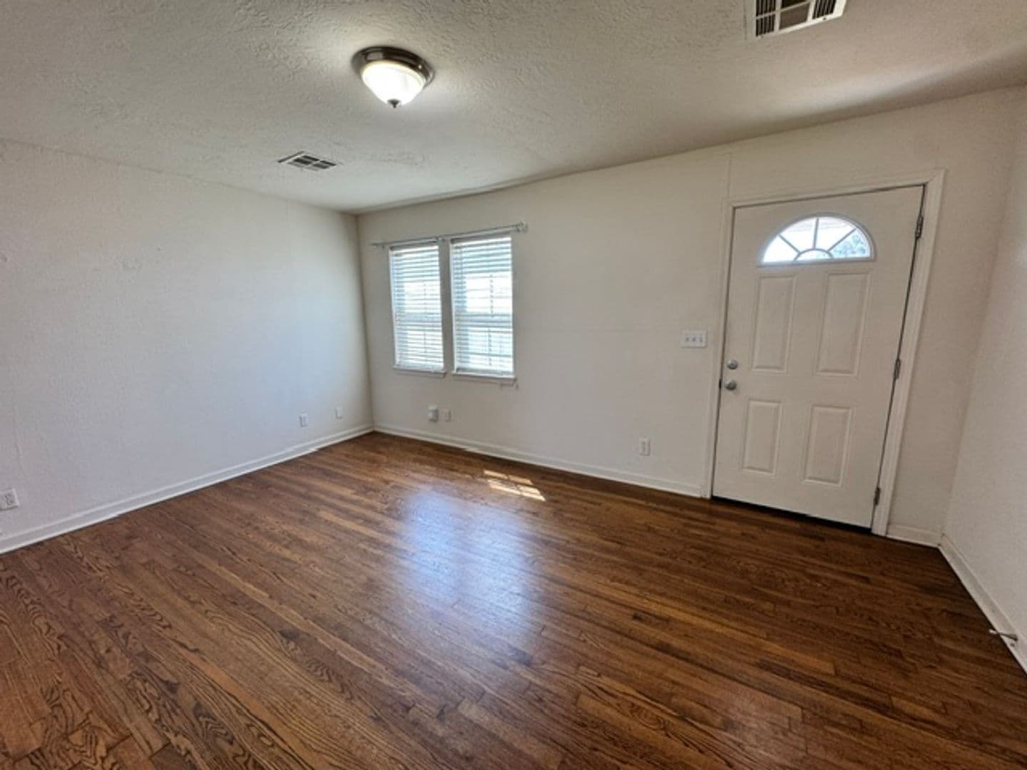 Norman House: 209 W Dale St
