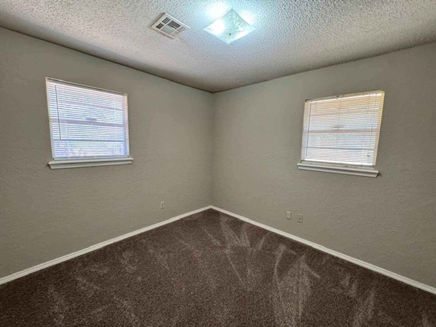 Norman House: 2021 Elmhurst Dr