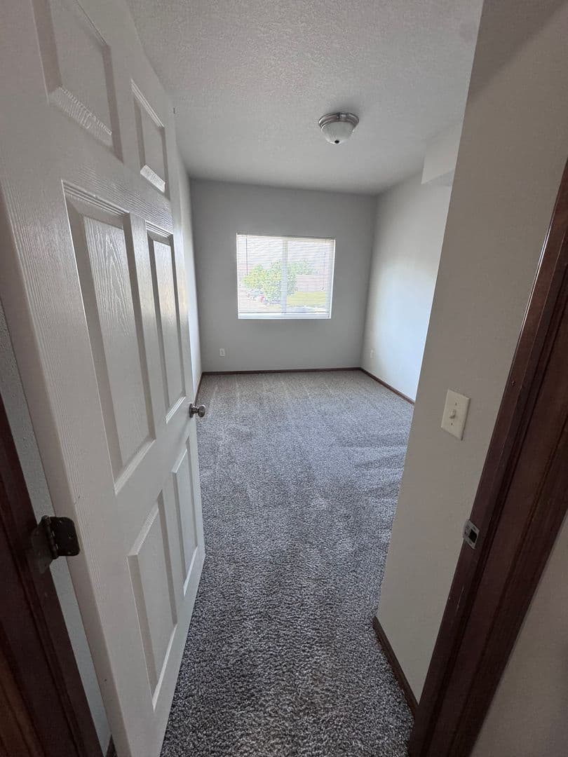 Altoona Apartment: 1825, 1827 and 1841 - 34th Ave SW