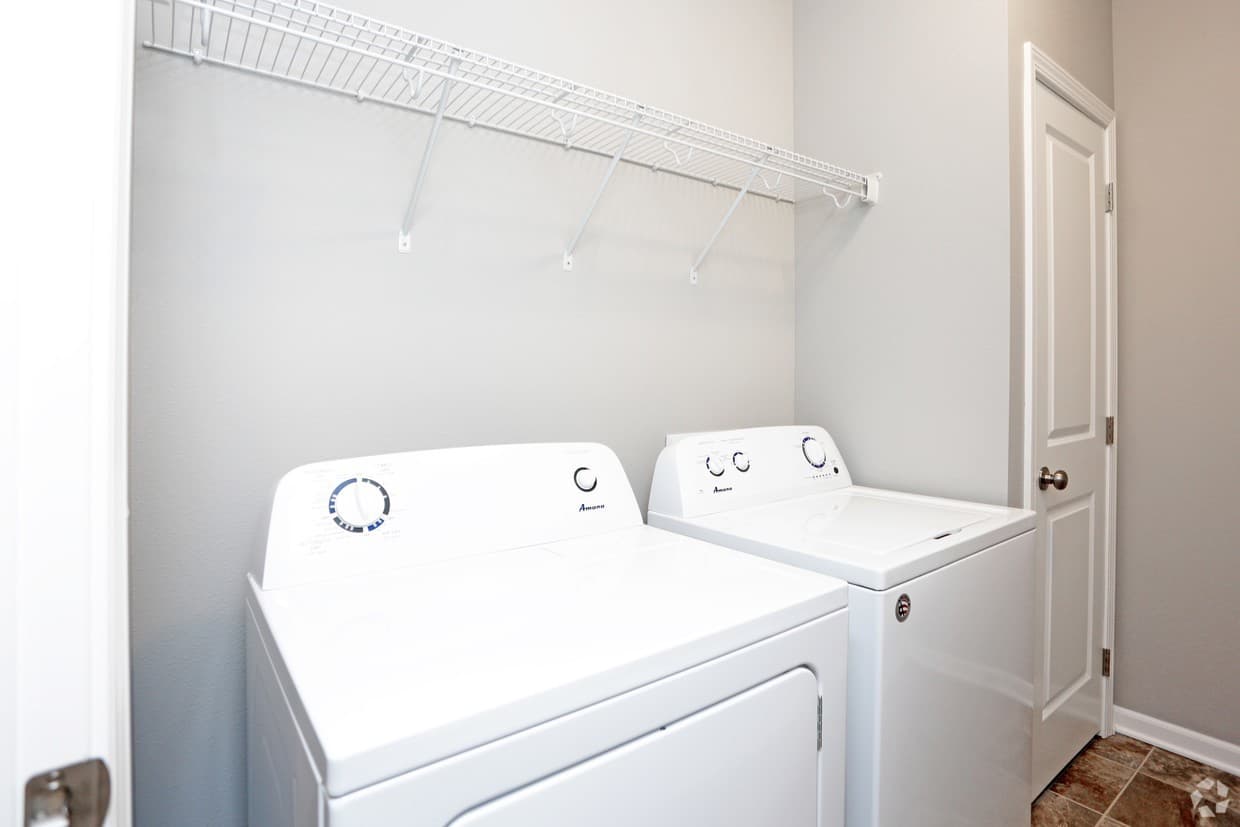 Ankeny Apartment: 5643 NE Lowell Ln