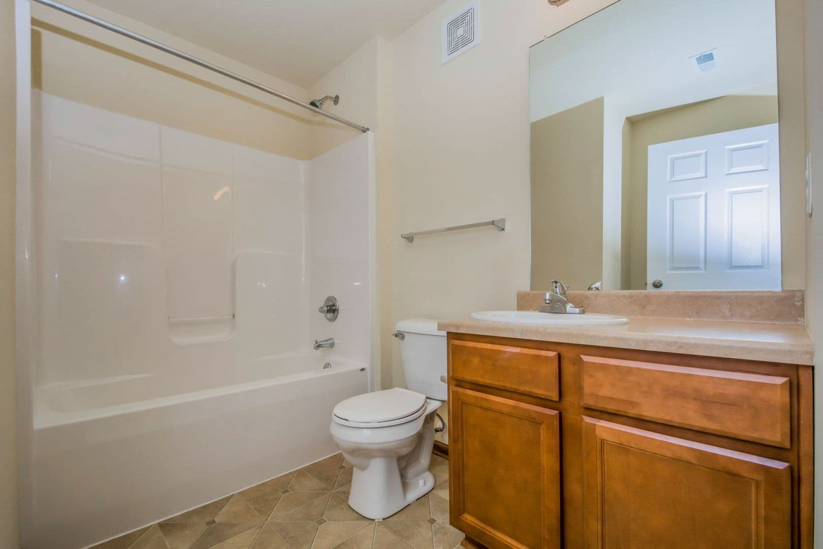 Des Moines Apartment: 5801 SE 24th St