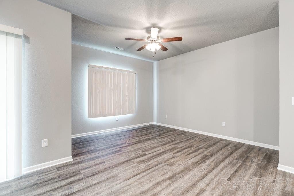 Ankeny Apartment: 5643 NE Lowell Ln