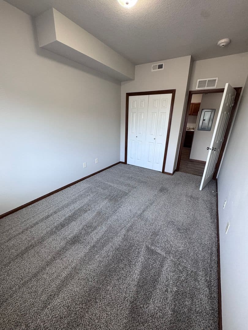Altoona Apartment: 1825, 1827 and 1841 - 34th Ave SW