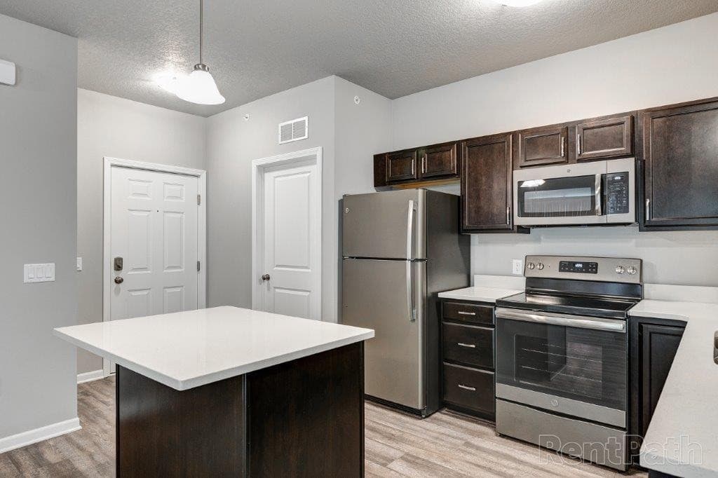 Ankeny Apartment: 5643 NE Lowell Ln