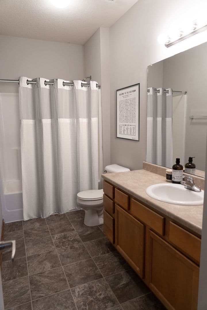 Des Moines Apartment: 5801 SE 24th St