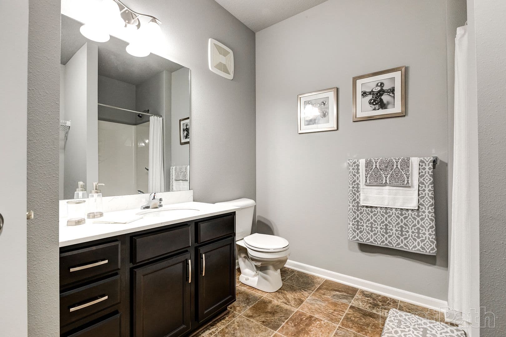 Ankeny Apartment: 5643 NE Lowell Ln