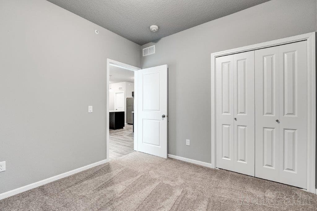 Ankeny Apartment: 5643 NE Lowell Ln