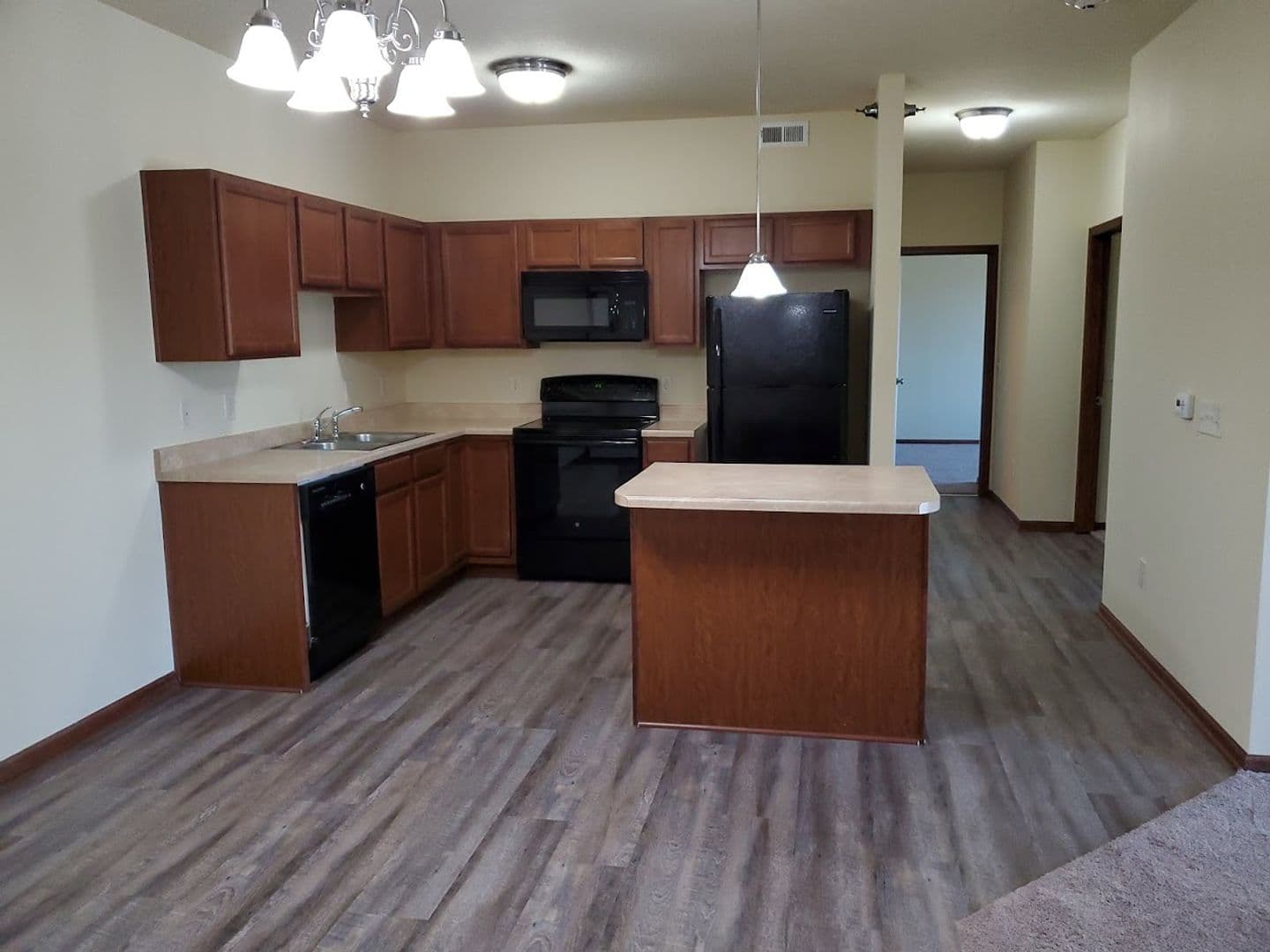 Des Moines Apartment: 5801 SE 24th St