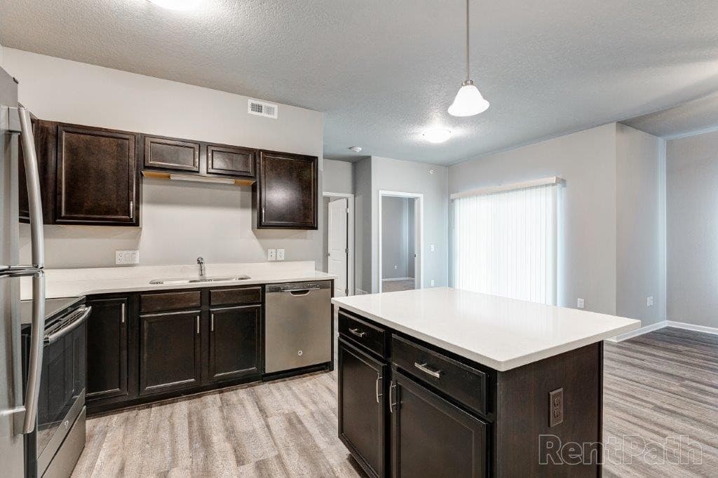 Ankeny Apartment: 5643 NE Lowell Ln