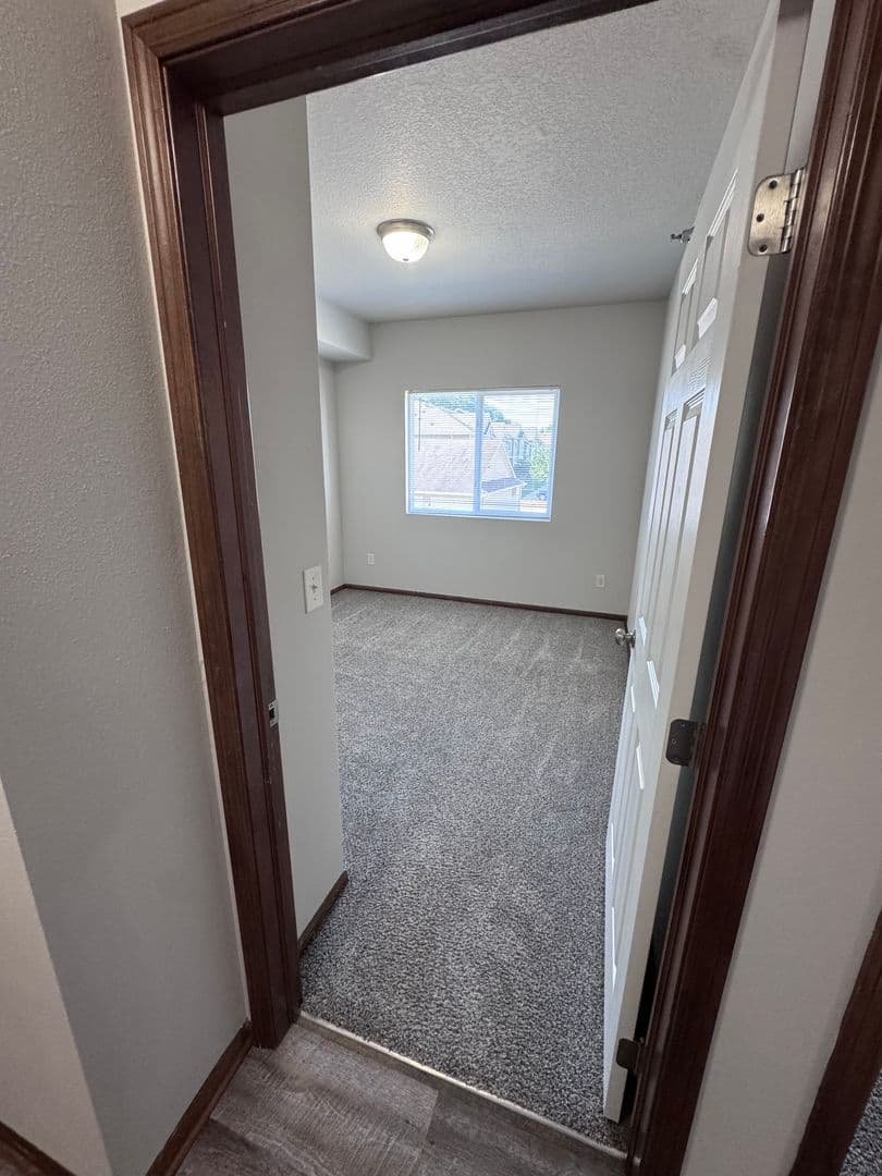 Altoona Apartment: 1825, 1827 and 1841 - 34th Ave SW