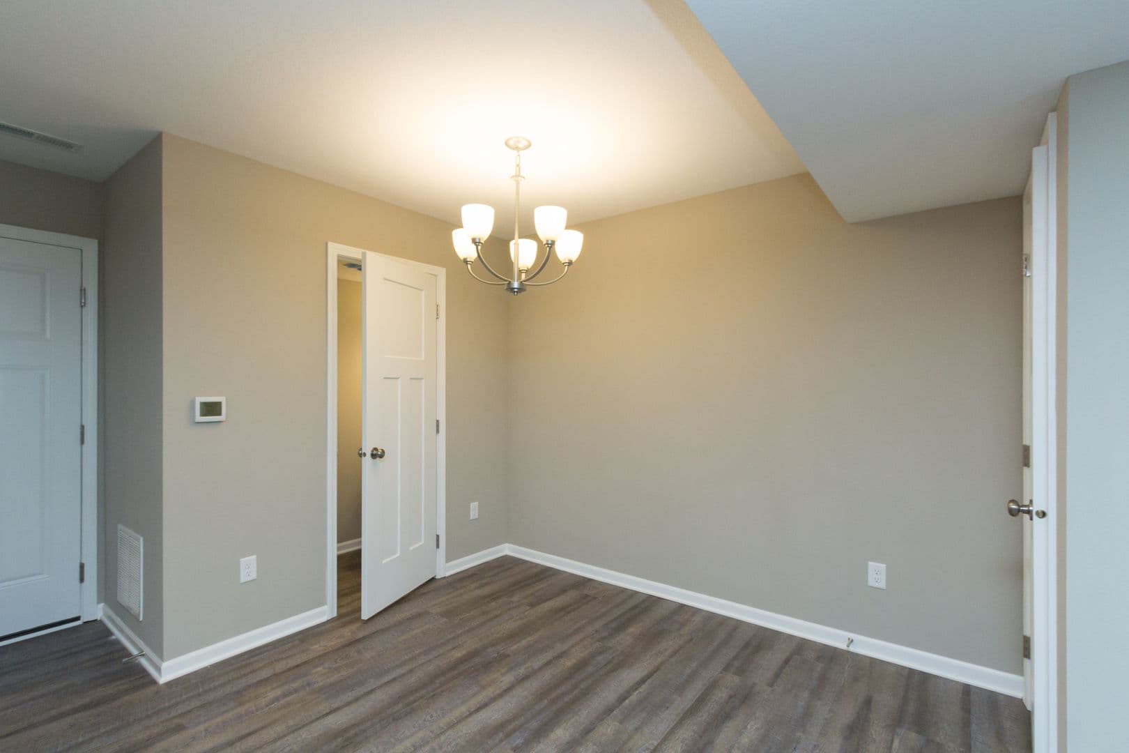 West Des Moines Apartment: 150 S. 26th St.