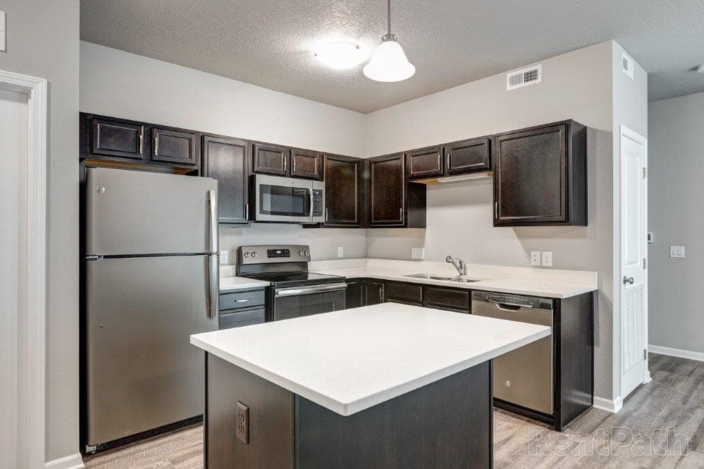 Ankeny Apartment: 5643 NE Lowell Ln