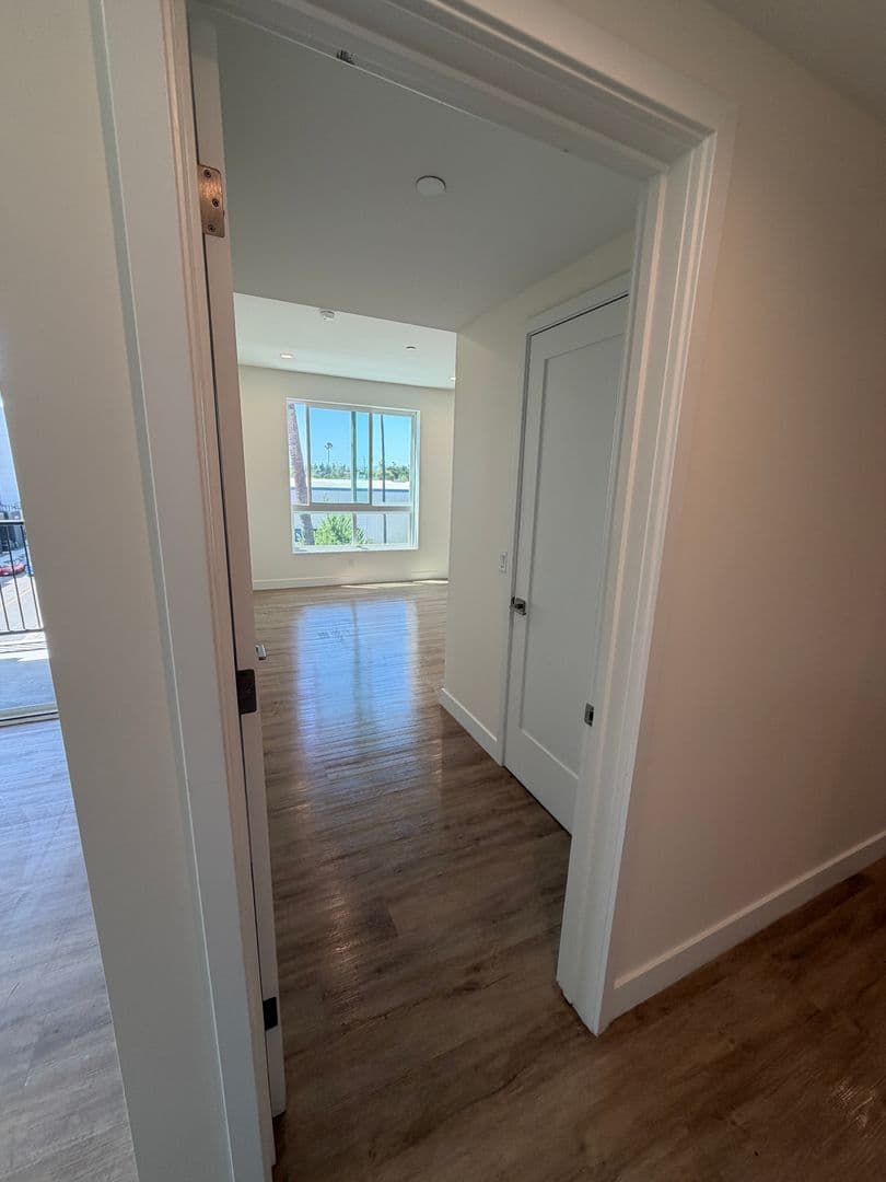 Van Nuys Apartment: 6600 Van Nuys Blvd