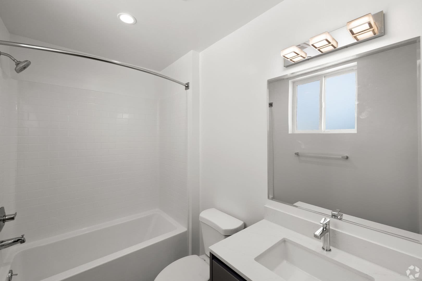 Van Nuys Apartment: 6600 Van Nuys Blvd