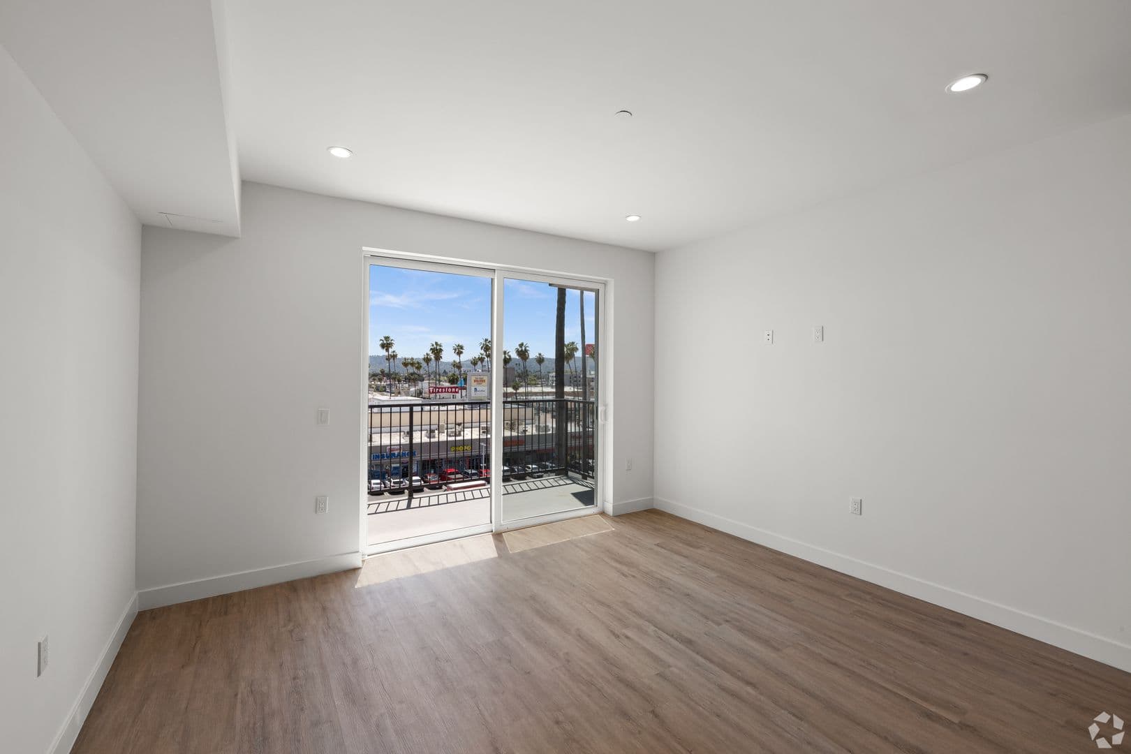 Van Nuys Apartment: 6600 Van Nuys Blvd