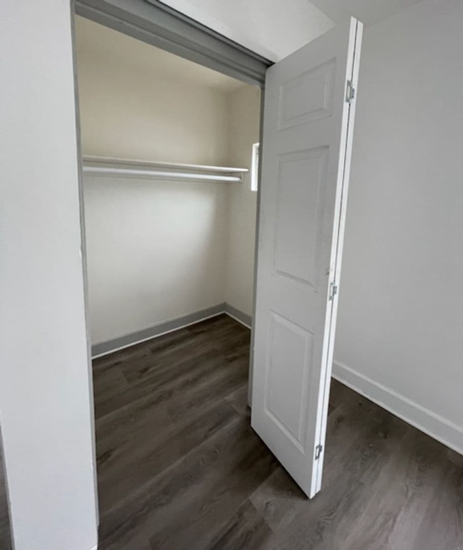 West Hollywood Apartment: 7777 Santa Monica Blvd