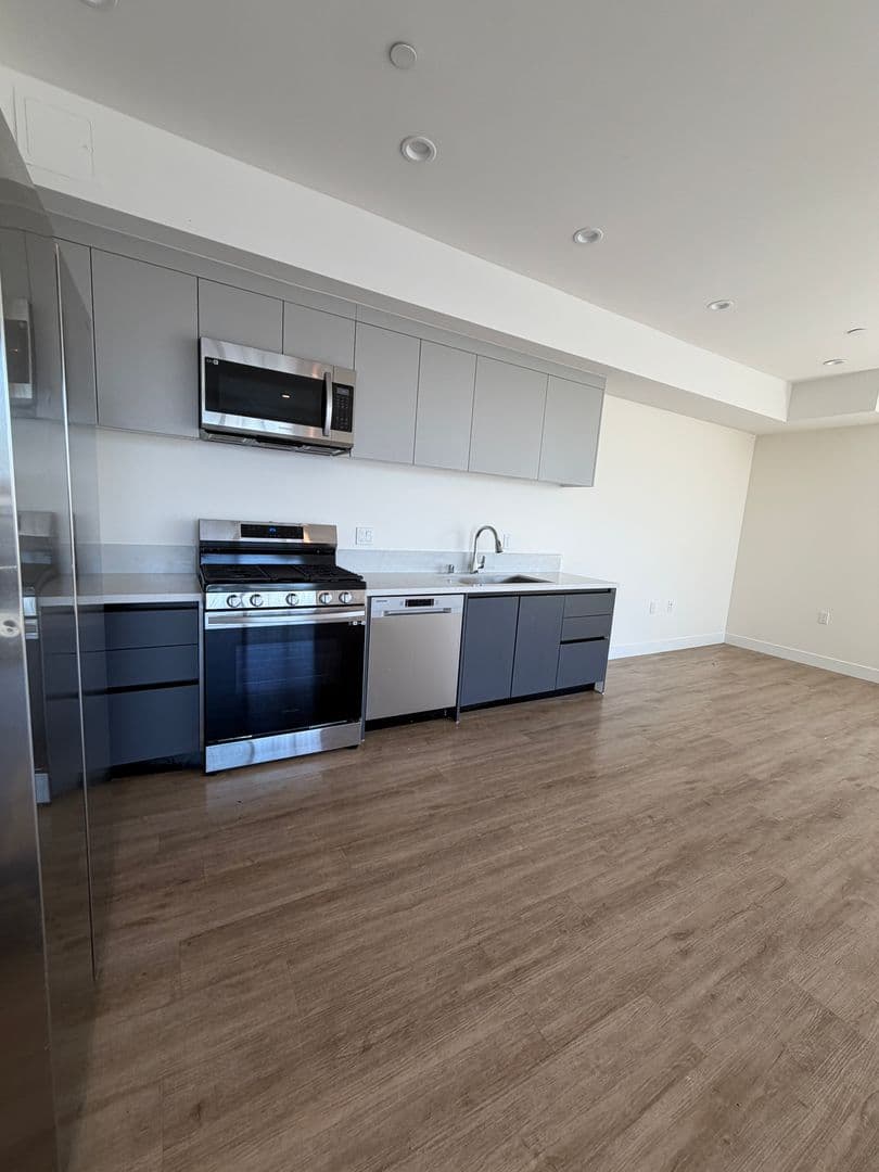 Van Nuys Apartment: 6600 Van Nuys Blvd