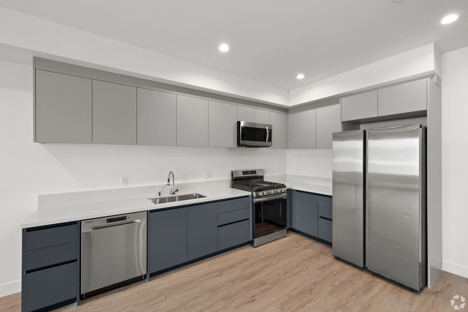 Van Nuys Apartment: 6600 Van Nuys Blvd