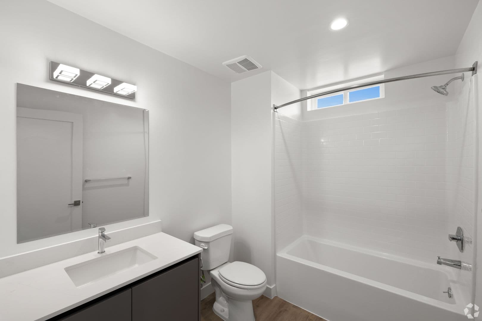 Van Nuys Apartment: 6600 Van Nuys Blvd