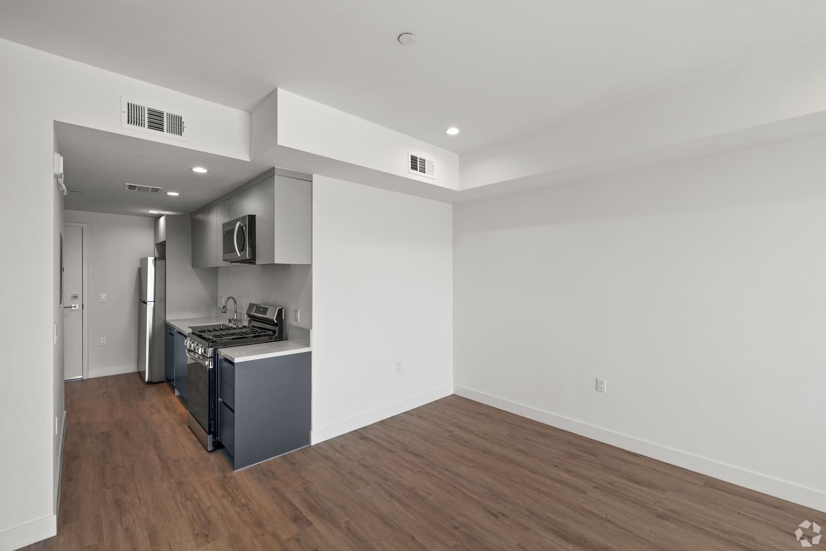 Van Nuys Apartment: 6600 Van Nuys Blvd