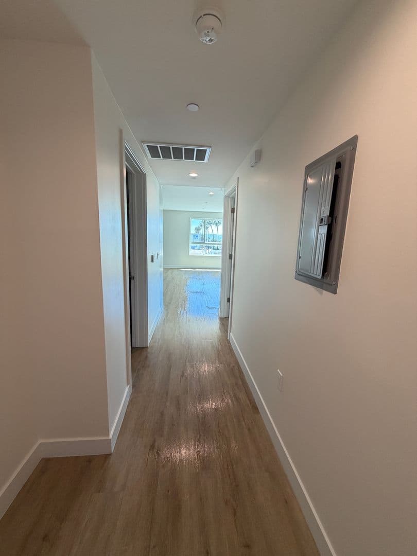 Van Nuys Apartment: 6600 Van Nuys Blvd