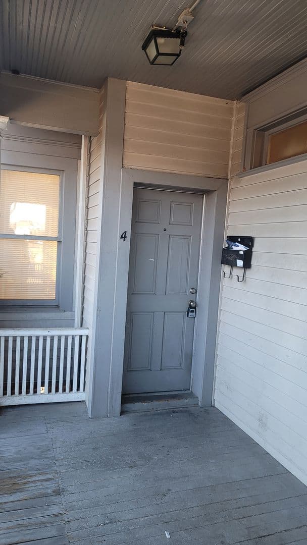 Colorado Springs Apartment: 118 East Monument Street