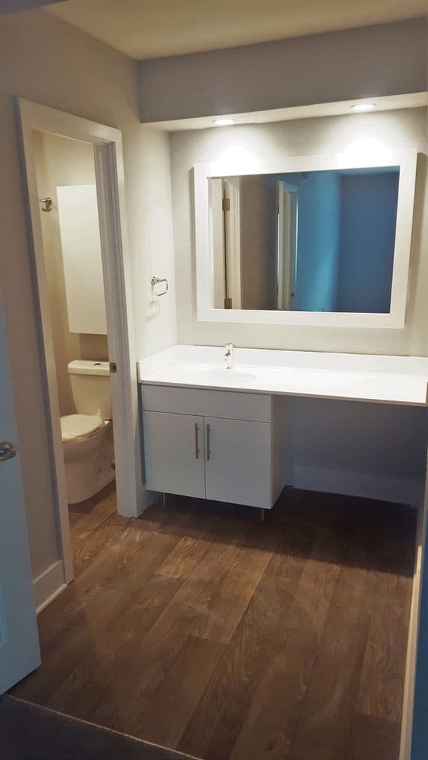 Claymont Apartment: 1000 Cedartree Ln