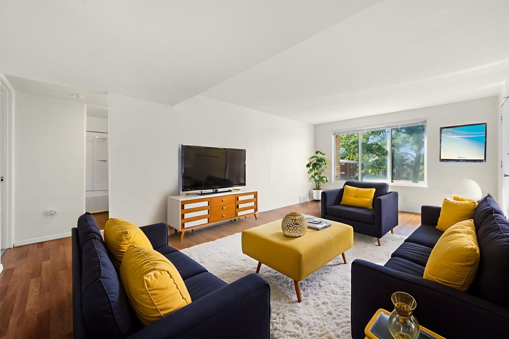 St. Louis Apartment: 9316 Koenig Circle