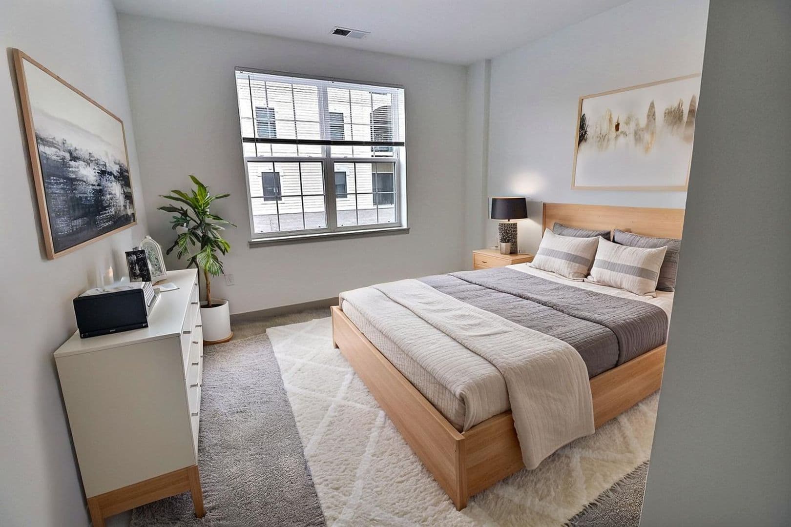 Lafayette Apartment: 475 South Street