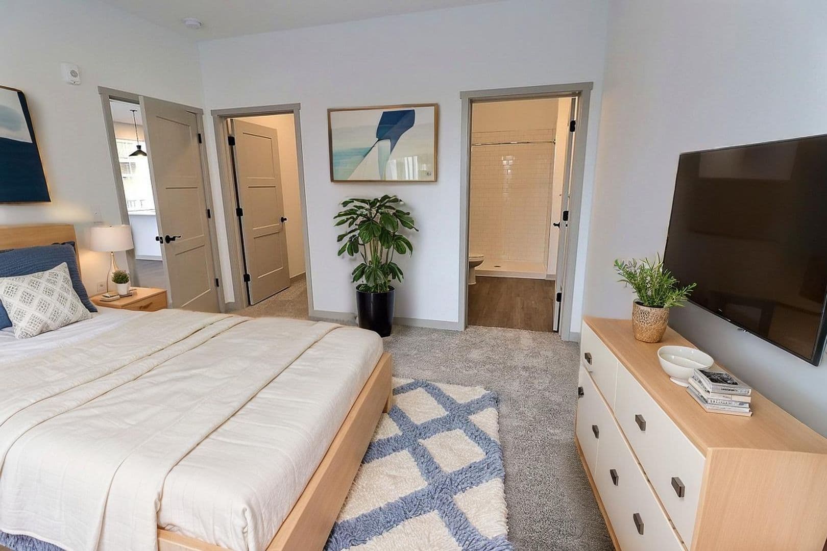 Lafayette Apartment: 475 South Street