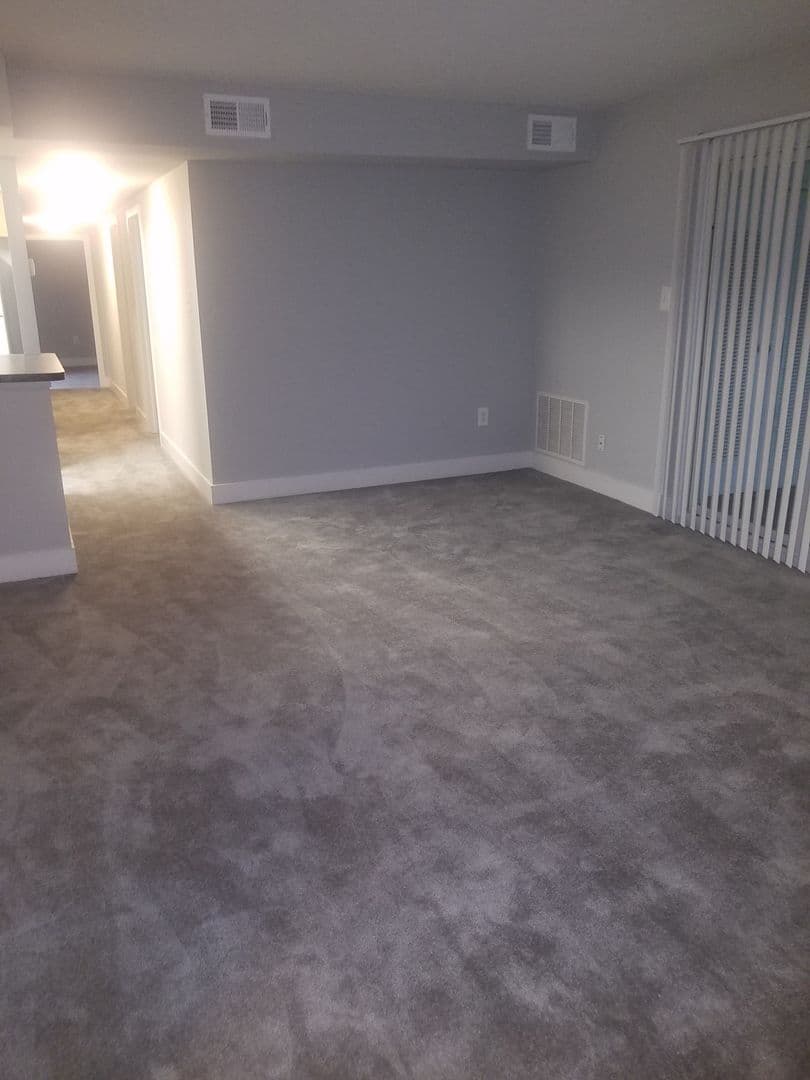 Claymont Apartment: 1000 Cedartree Ln