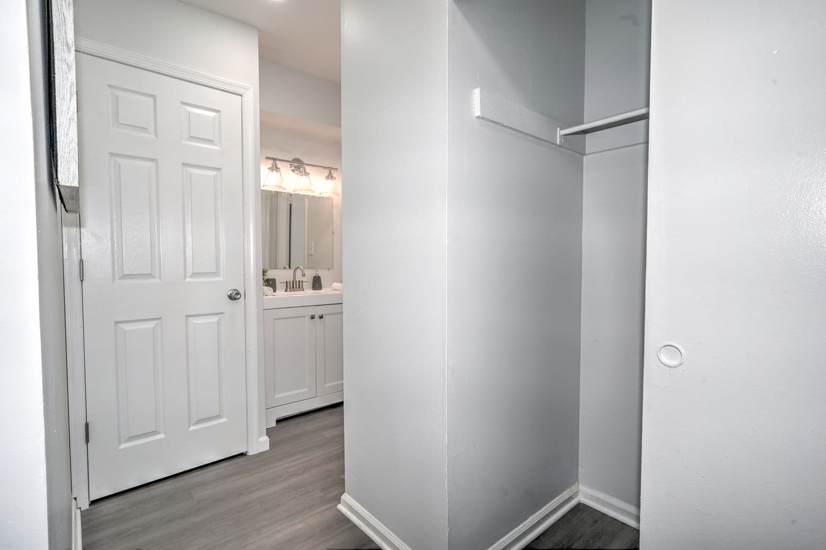 Claymont Apartment: 1000 Cedartree Ln