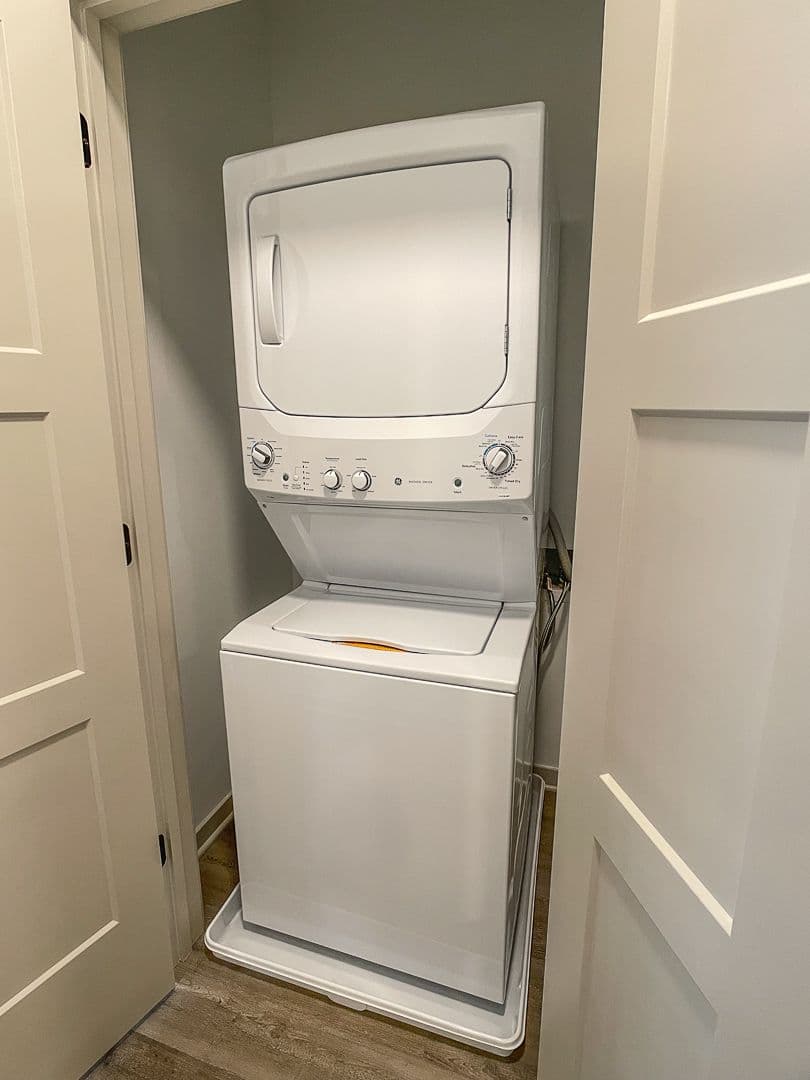 Lafayette Apartment: 475 South Street