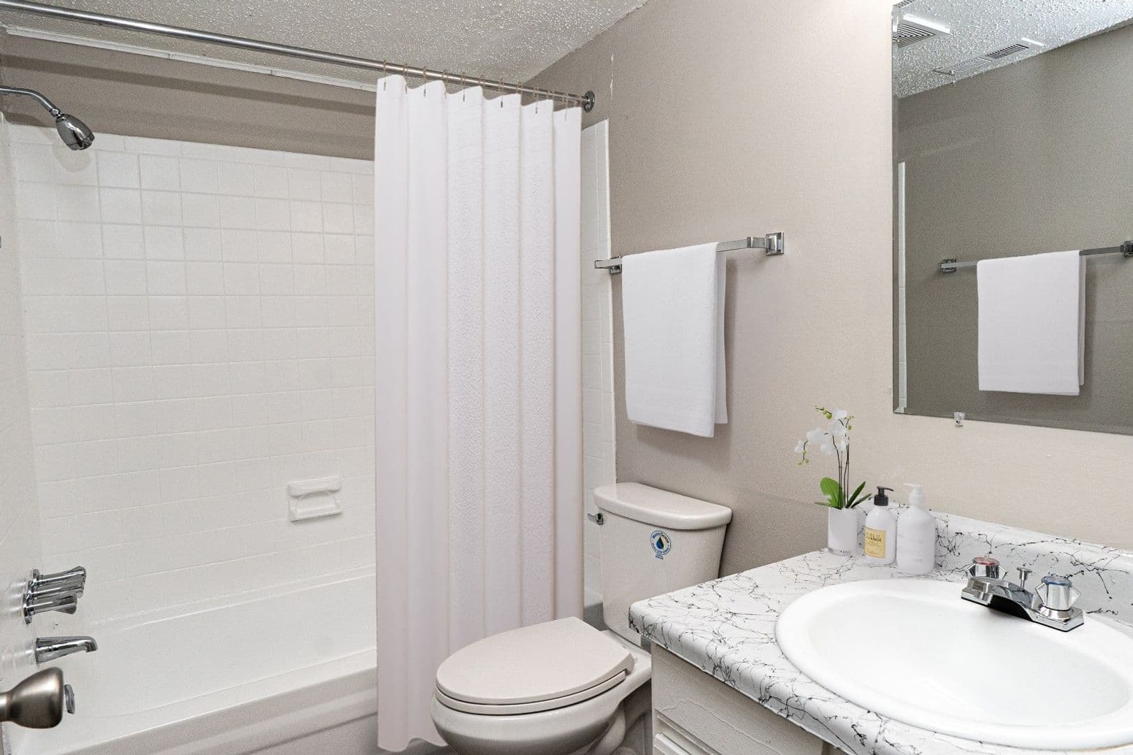 Indianapolis Apartment: 9093 E Bourbon St.