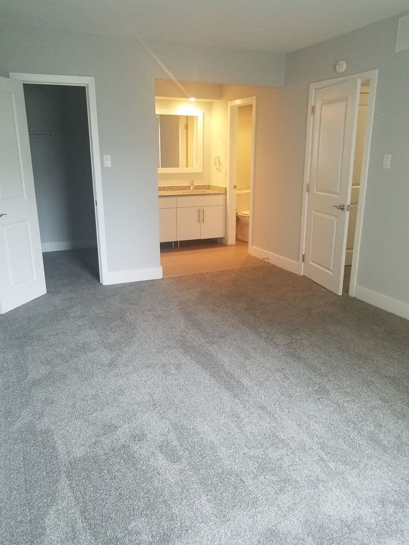 Claymont Apartment: 1000 Cedartree Ln