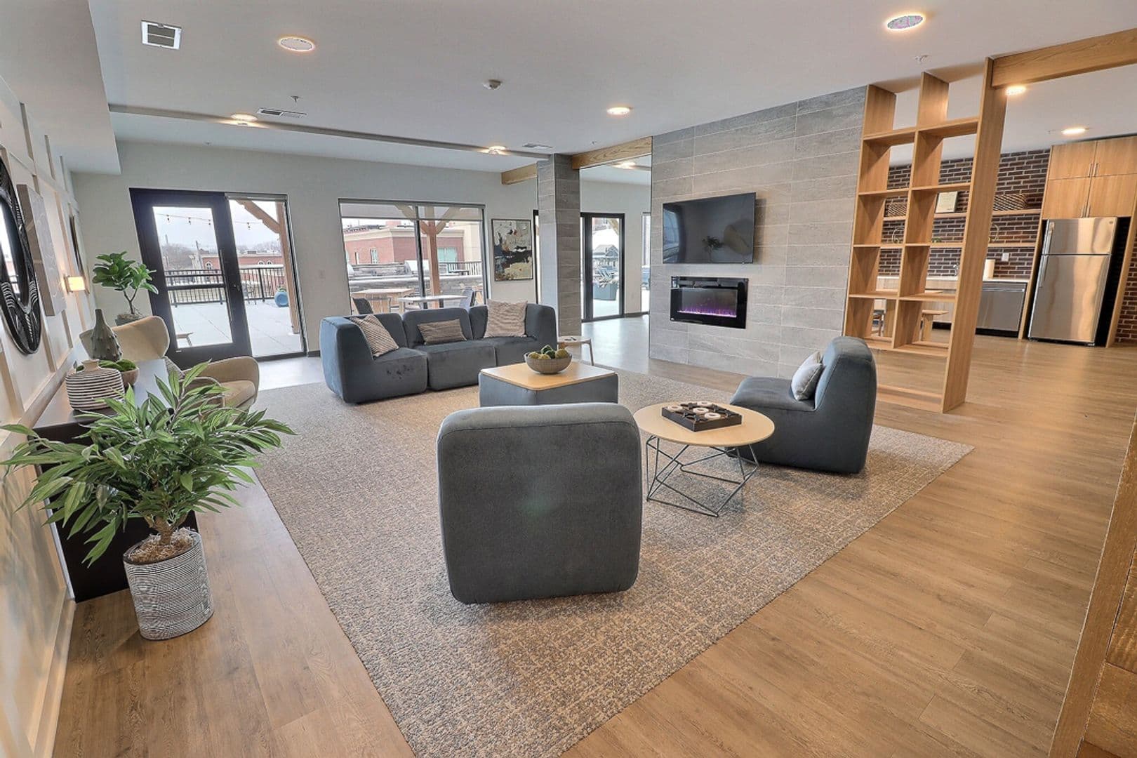 Lafayette Apartment: 475 South Street