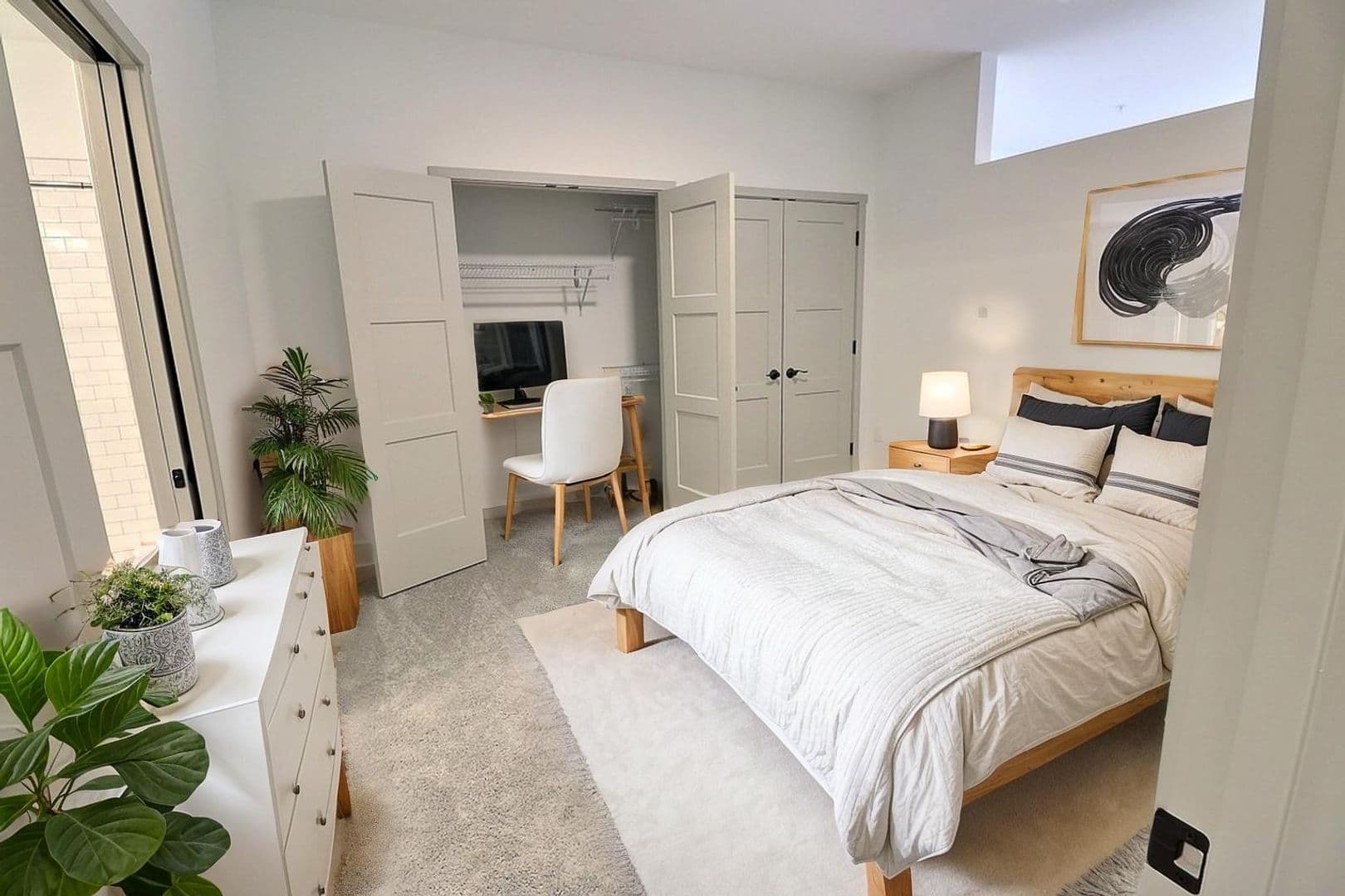 Lafayette Apartment: 475 South Street