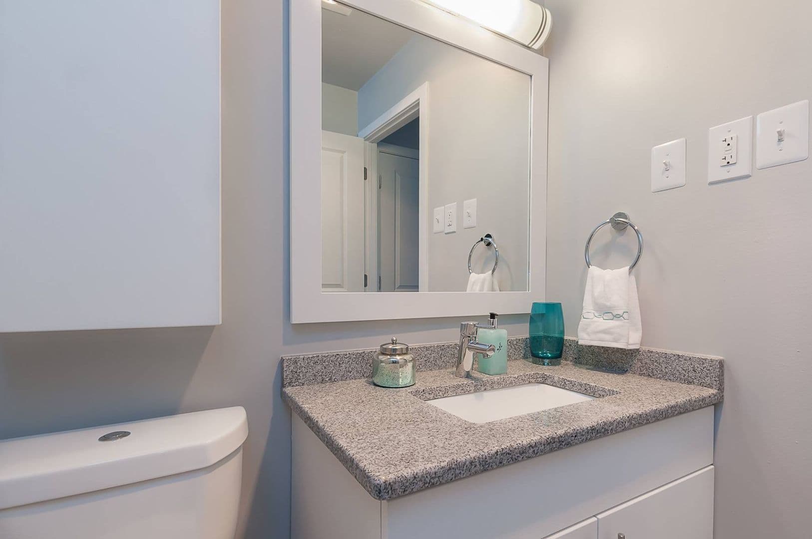 Claymont Apartment: 1000 Cedartree Ln