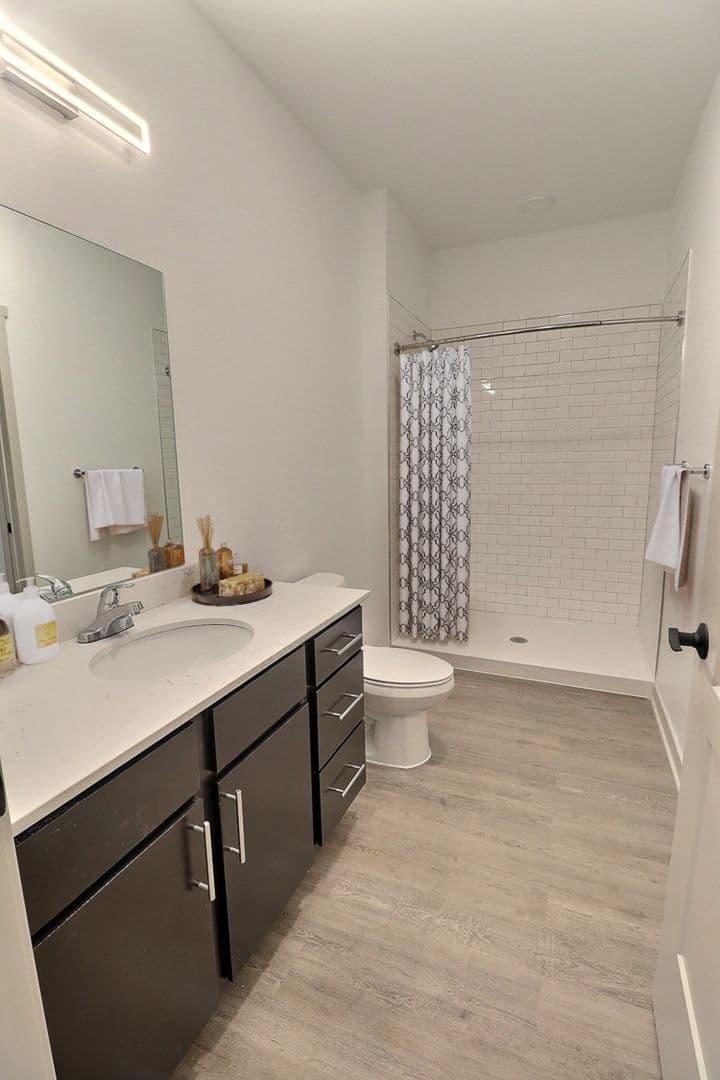 Lafayette Apartment: 475 South Street