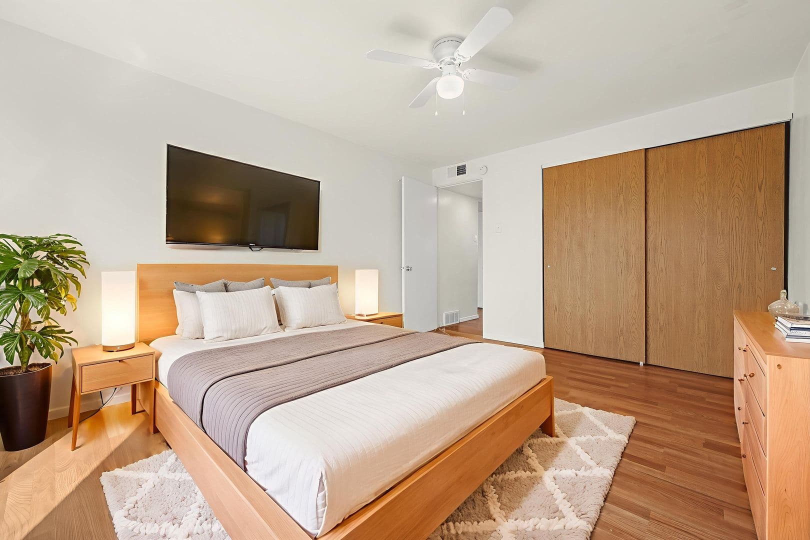 St. Louis Apartment: 9316 Koenig Circle