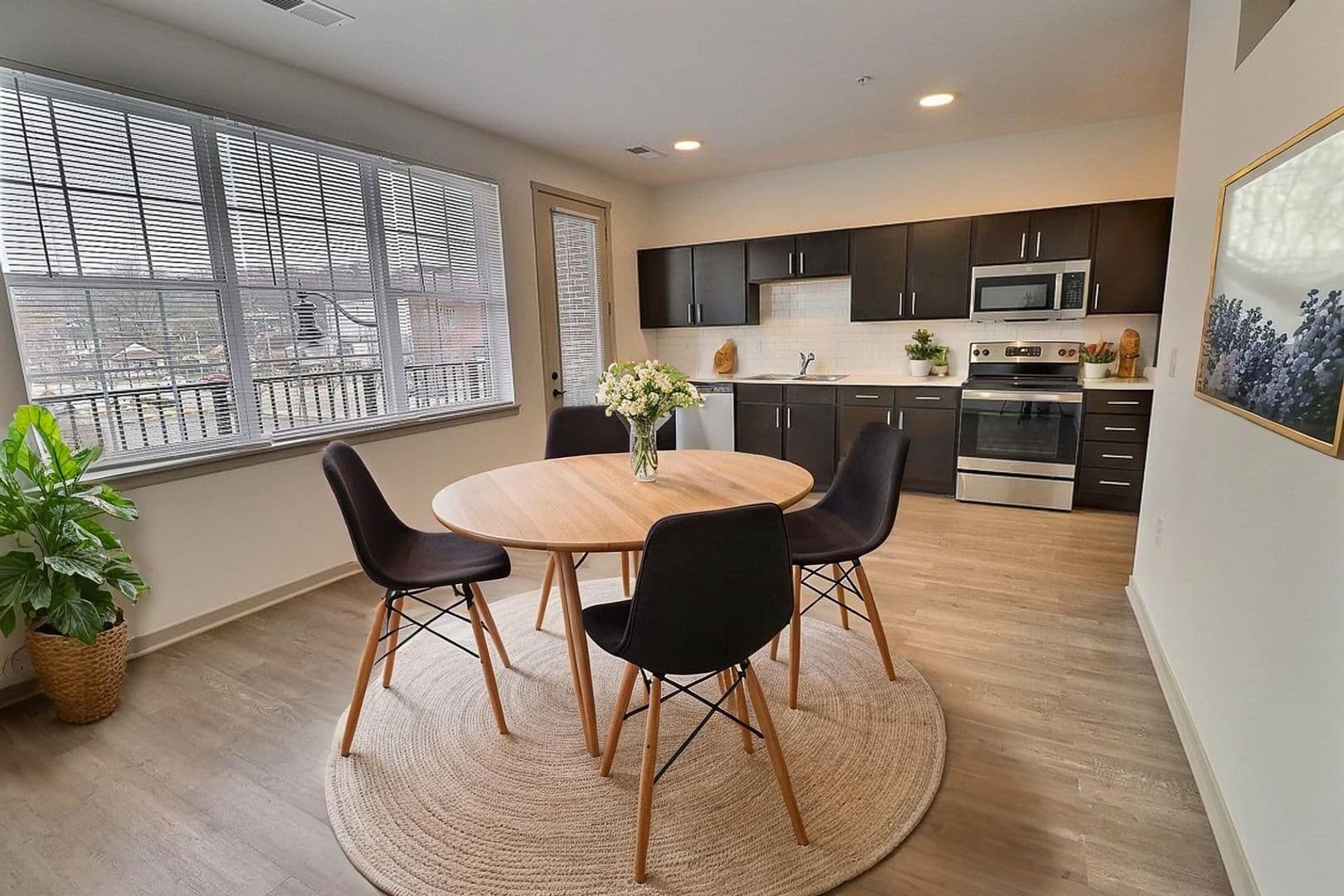 Lafayette Apartment: 475 South Street
