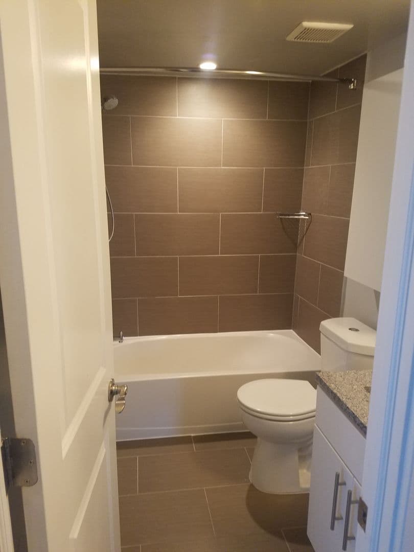 Claymont Apartment: 1000 Cedartree Ln